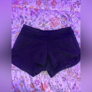 Lululemon black 2.5 inch low rise speed up shorts